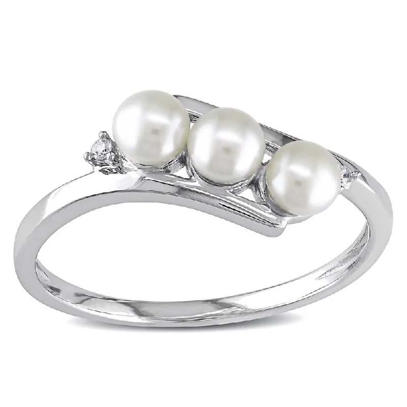 Miadora 10k White Gold Cultured Freshwater Pearl and Diamond Accent Ring (3 mm)