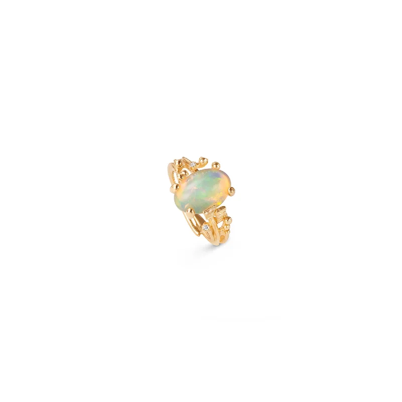 BoHo Small 18K Gold Ring w. Diamonds & Opal