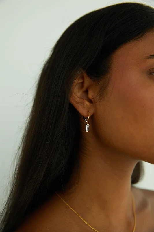 HOOP EARRING WITH TINY BAR PENDANT