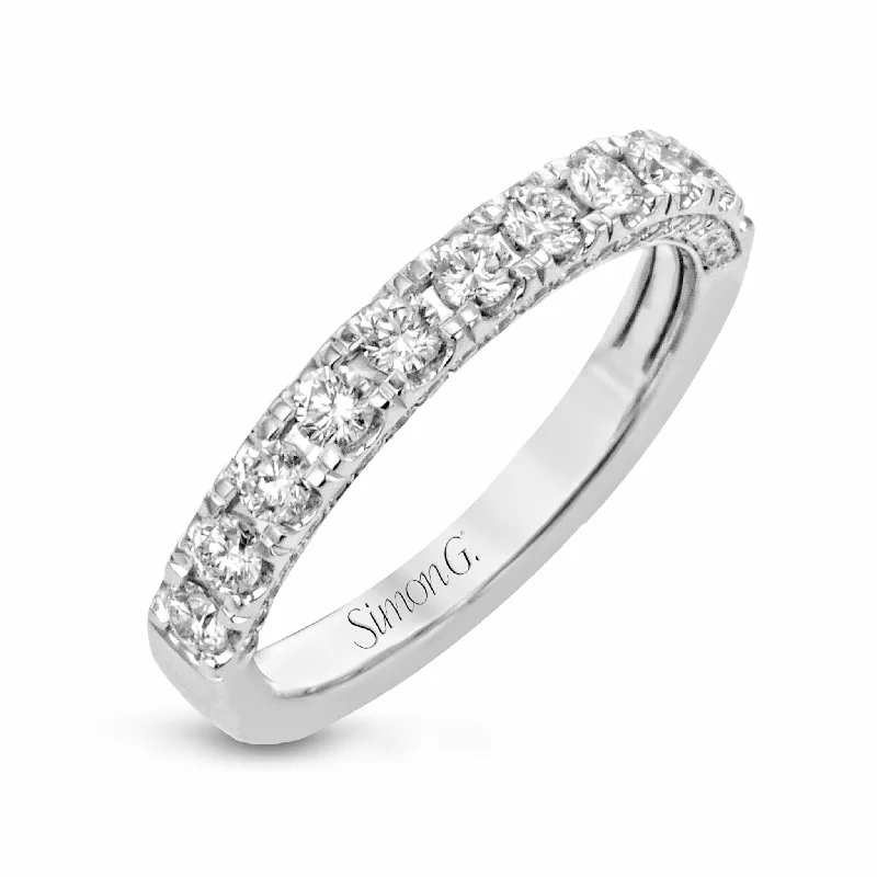 Wedding Band in 18k Gold with Diamonds