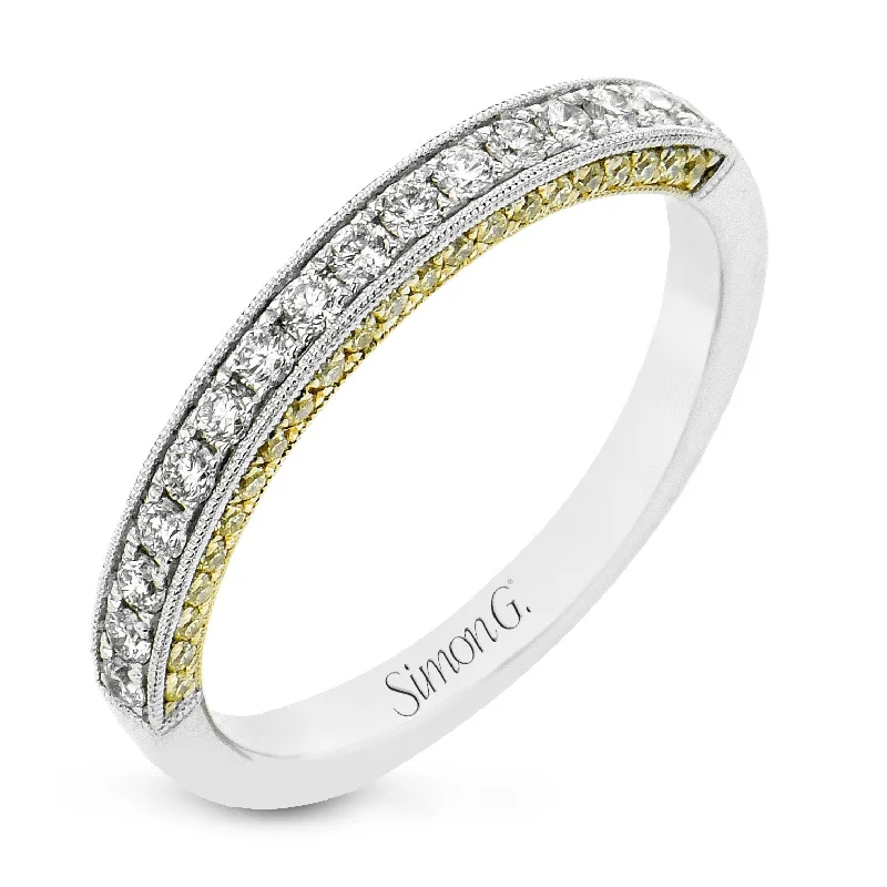 Wedding Band in 18k Gold with Diamonds