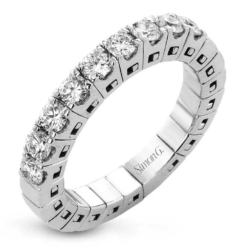 Wedding Band in 18k Gold with Diamonds