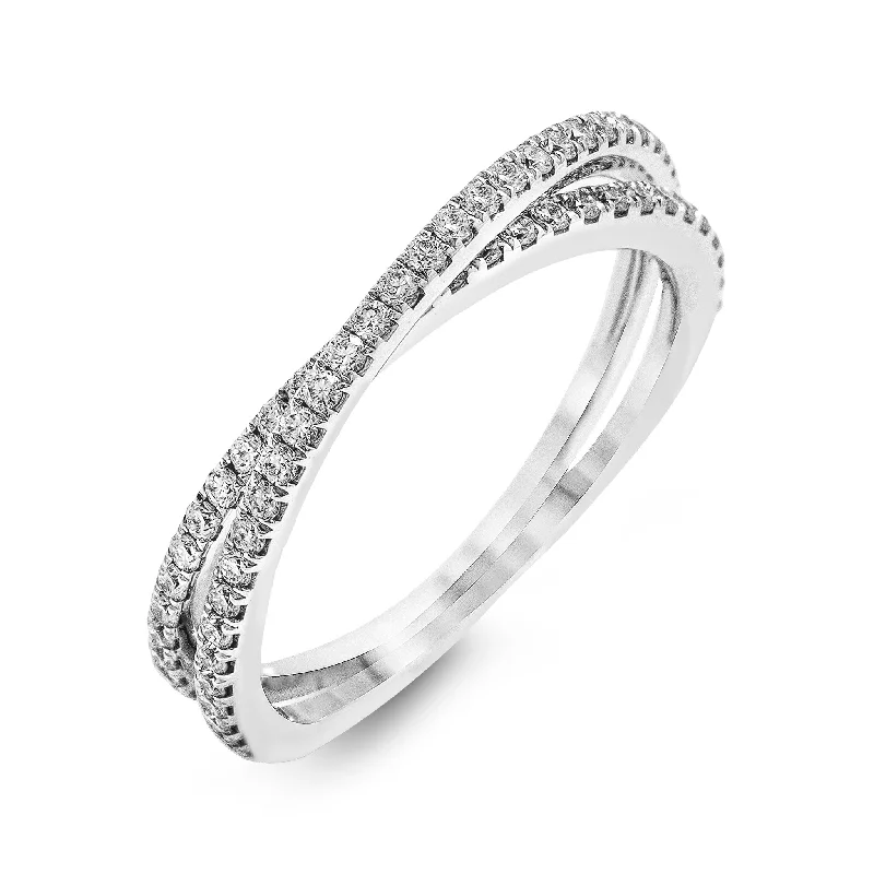 Criss-cross Wedding Band in 18k Gold with Diamonds