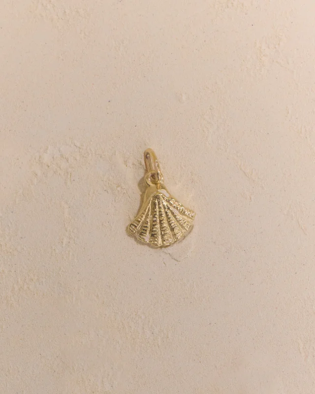 Shell Pendant | Gold